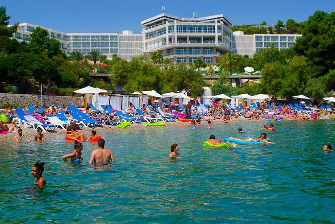Momo beach | Bar, Club, Restaurant | Hvar town